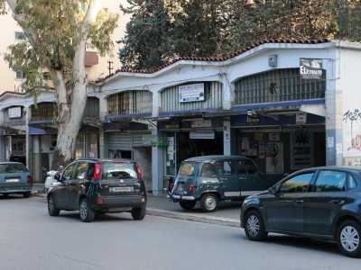 I sette box storici del quartiere oggi ospitano alcune autofficine, tra cui quella di Vito Arcieri